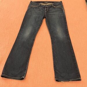 Guess W33L32.5 wm’s Distressed flirty Boot Cut Jeans